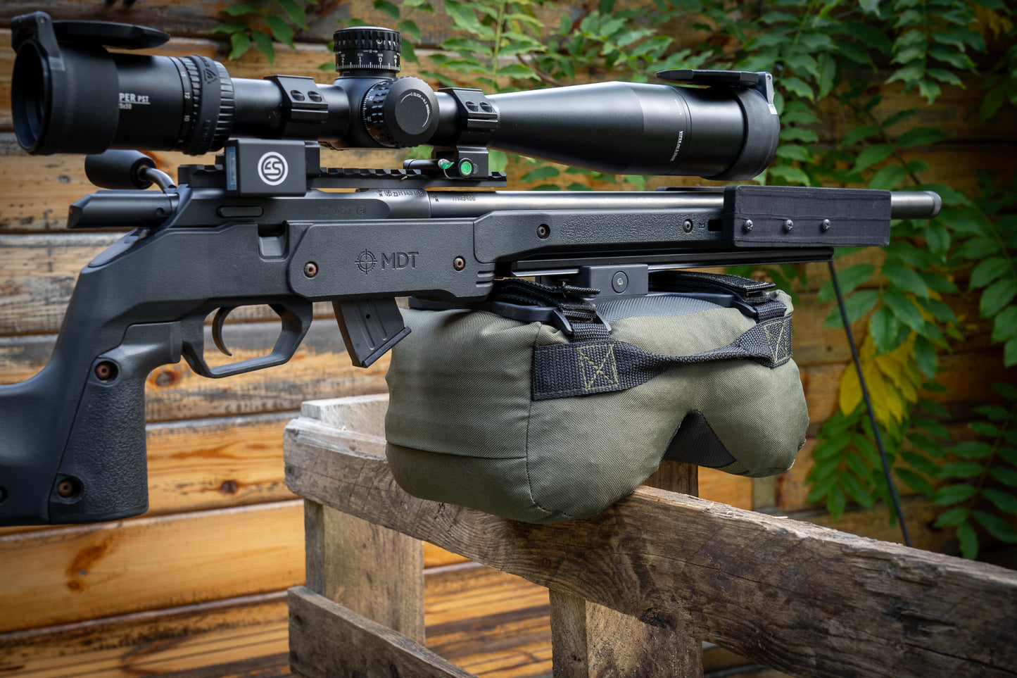 Set: "X-frame" frame and medium "Bob" shooting bag