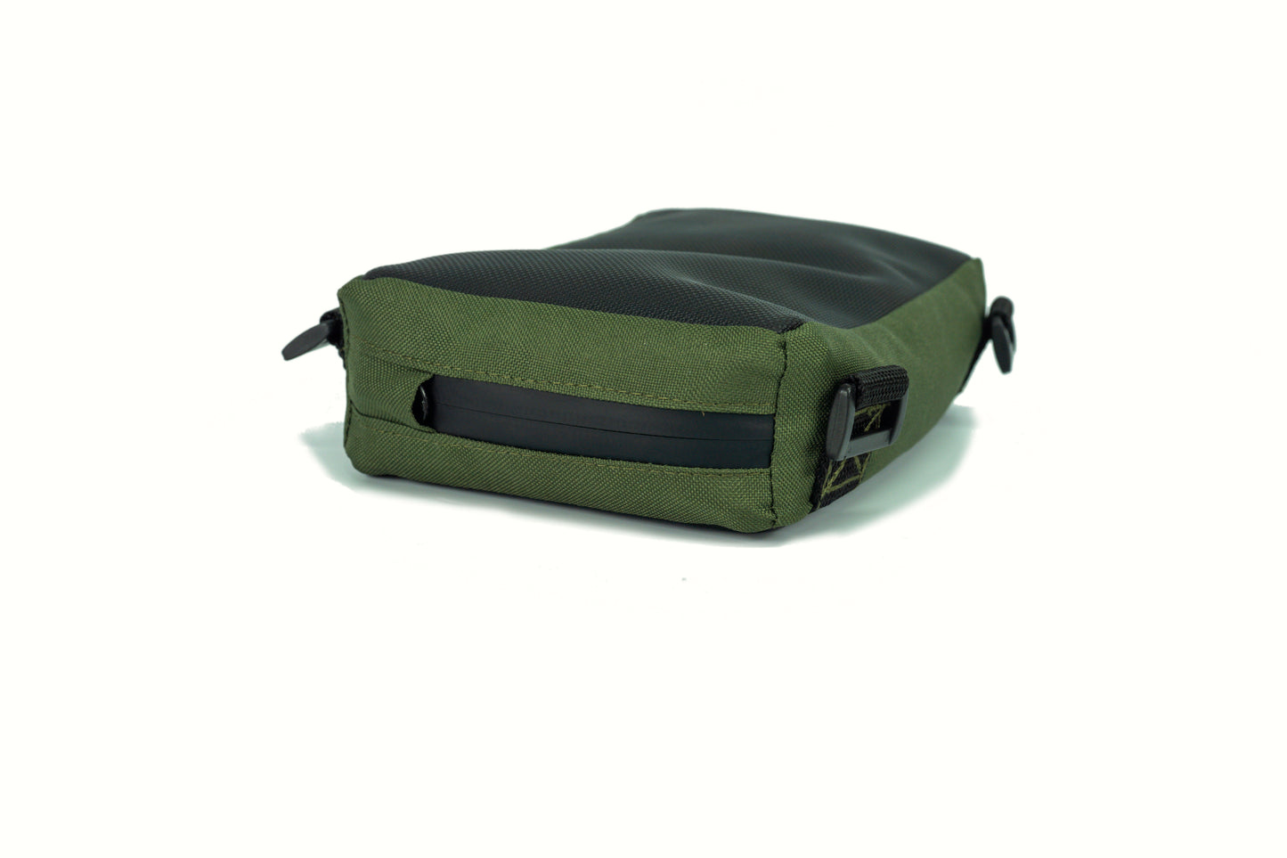 Mała poduszka strzelecka "Flat Bob" z paskami i wypełnieniem